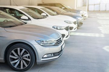 coches en exposición